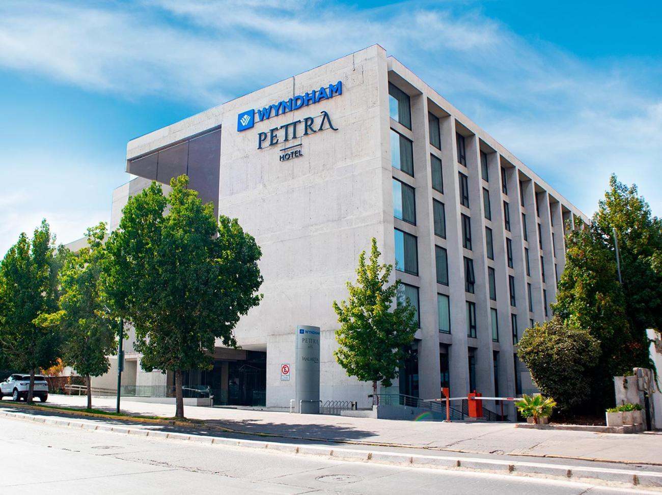 Wyndham Santiago Pettra, Santiago
